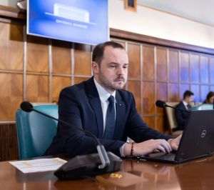 Alexandru Rogobete îl acuză pe Costel Alexe că a umflat preţurile la Institutul Regional de Medicină Cardiovasculară din Iaşi cu 147%